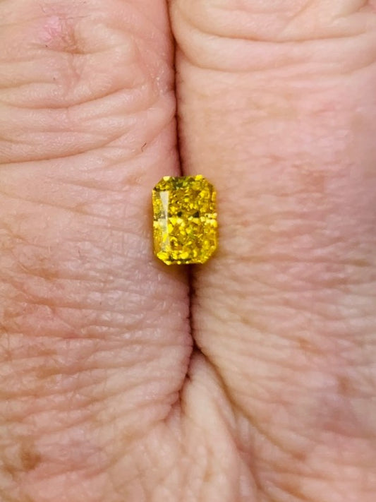 Radiant Cut Yellow Diamond Full Cut - 1.01cts - 02884