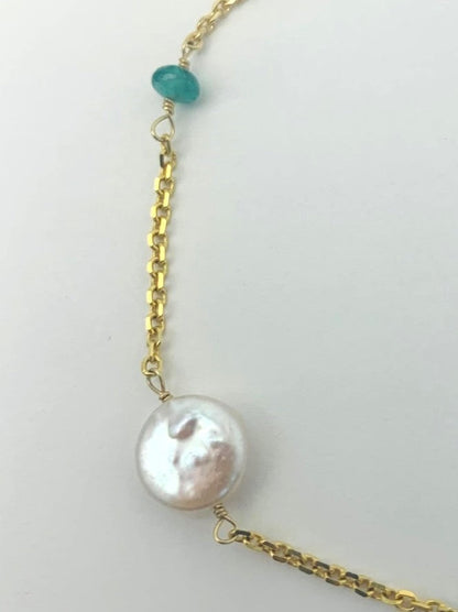 Emerald and Coin Pearl Station Bracelet in 14KY - BRC-008-TNCPRLGM-14Y-WHEM-7.5