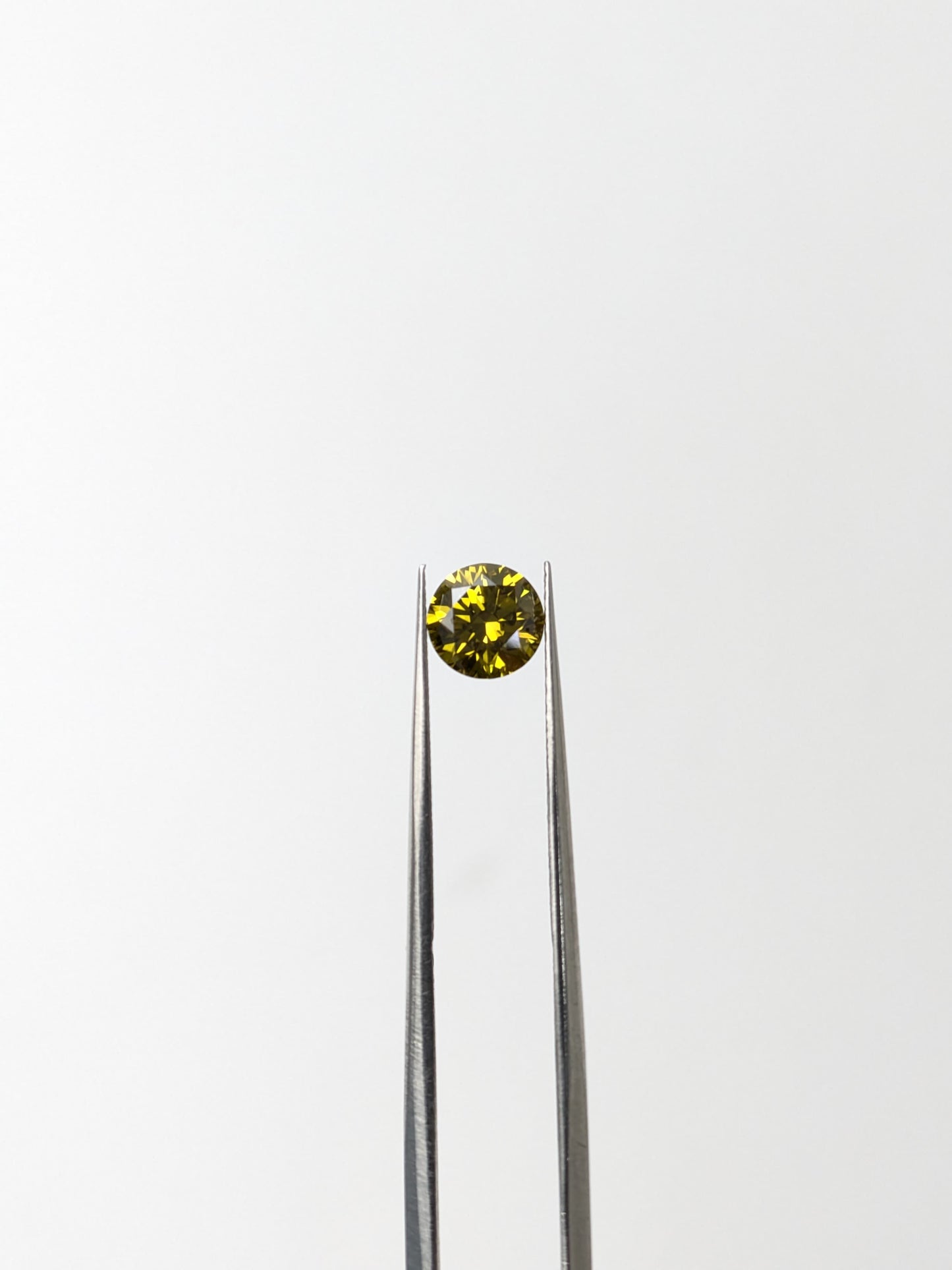 CLOSEOUT - Round Yellow Diamond Full Cut - 0.73cts - 08385